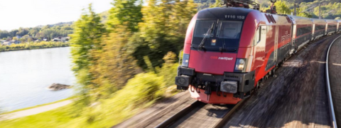 Bahn frei für entspannten Urlaub: HOFER REISEN bringt dich mit den Zügen der Österreichischen Bundesbahnen (ÖBB) sicher zu deinen Ferien in Tirol.