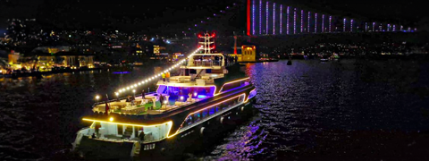 Luxus-Yacht-Tour durch Istanbul inklusive 3-Gänge-Menü und 25% Rabatt